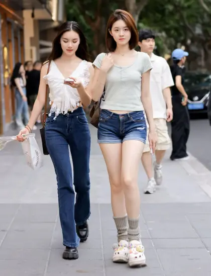 上海丽人交友必看！上海哪里美女最聚集？这三个潮流地标让你大饱眼福👀
